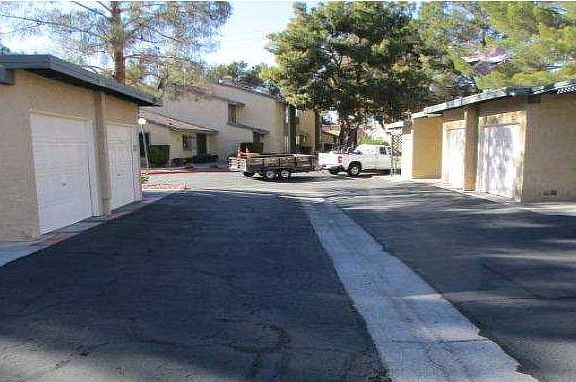 Exterior Neighborhood (street photo)