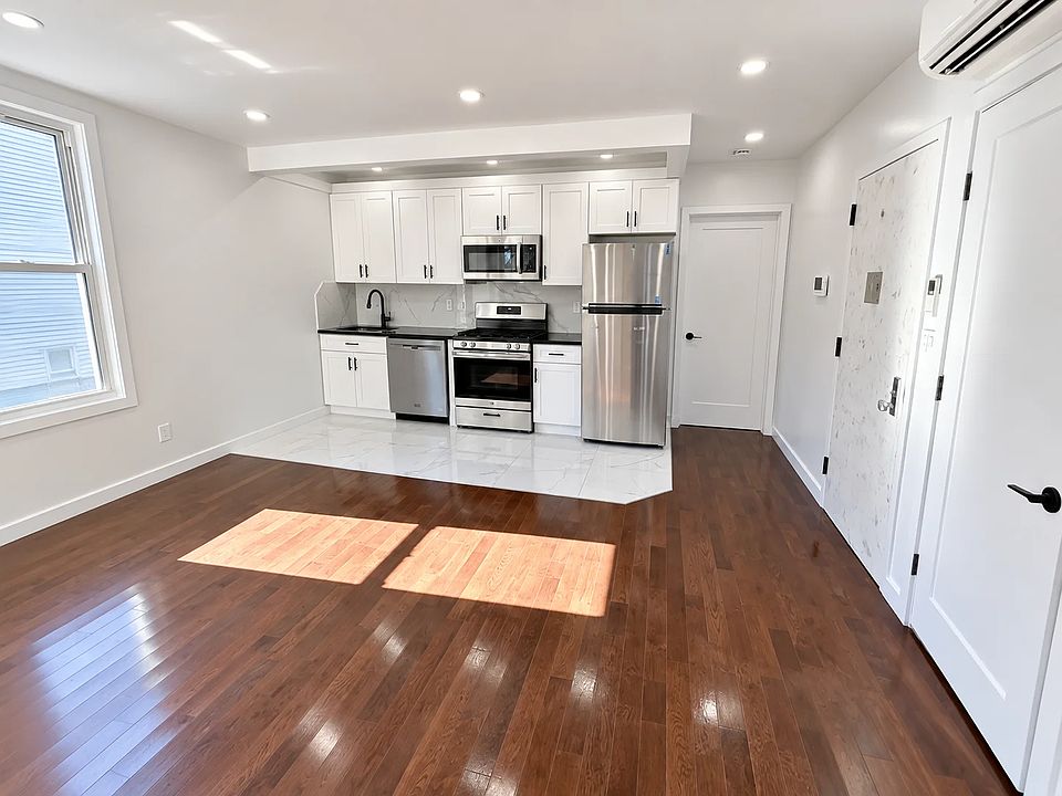 1st image of 707 Summer Ave #1