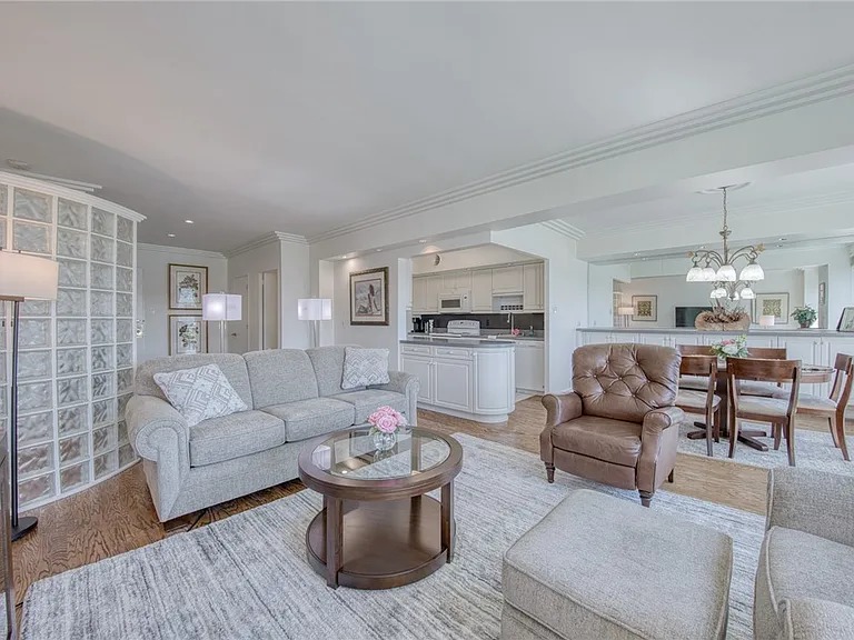 320 Fort Duquesne Blvd #26N — Photo 9