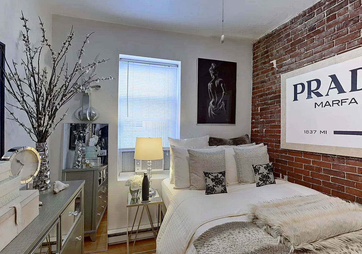 2 bed, 700 sqft, $3,795 — Photo 4