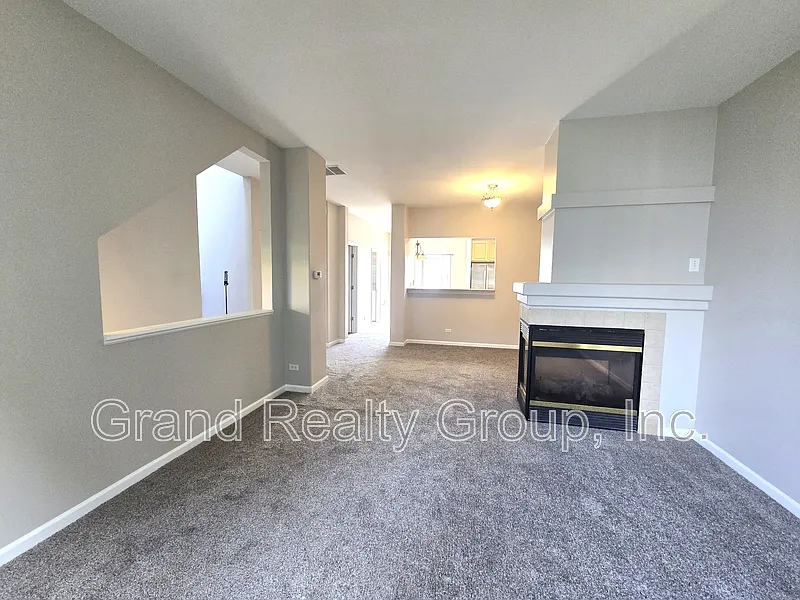 3 bed, 2.5 bath, 1806 sqft, $2,500 — Photo 2
