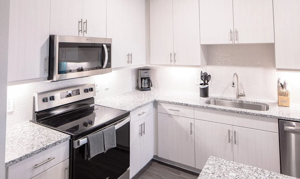 Studio, 600 sqft, $1,360 — Photo 3