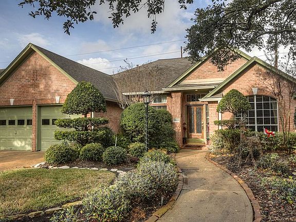 2nd image of 3923 Balmoral Ln