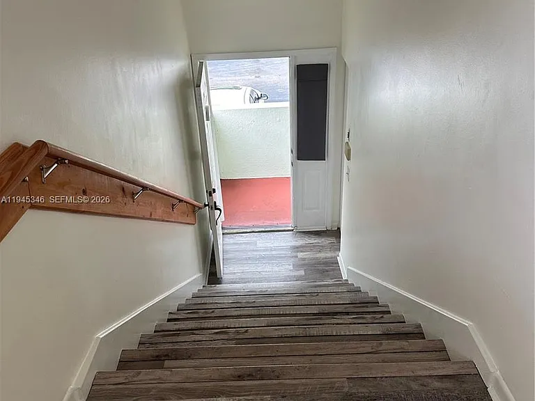 2526 SE 20th Pl #207-B — Photo 2