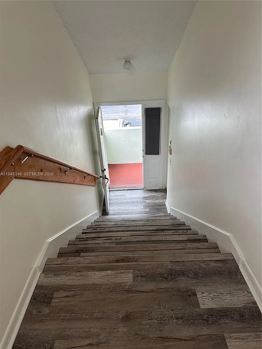 Building Photo - 2526 SE 20th Pl #207-B