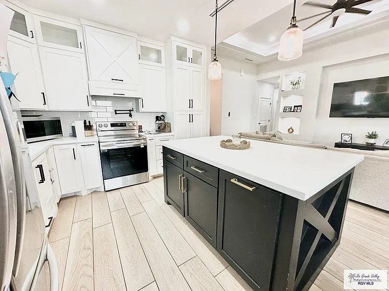 401 Tamarindo Ln — Photo 13