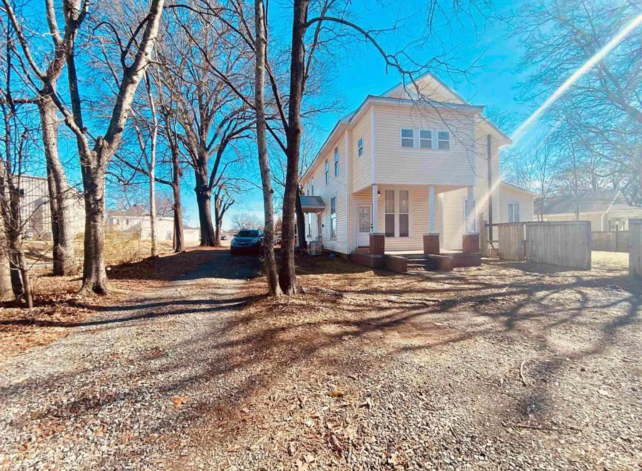 1403 Scott St — Photo 2