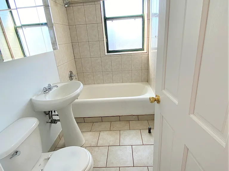 3154 W Wilson Ave #3S — Photo 4