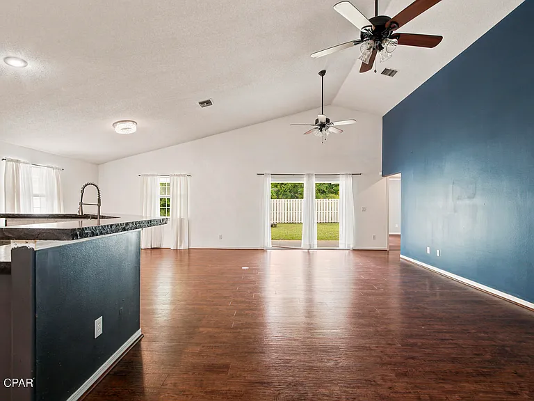211 Biltmore Pl — Photo 9