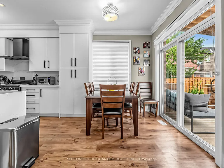 581 Grant Way #UPPER — Photo 10