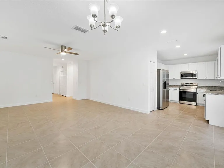 1308 Bond — Photo 4