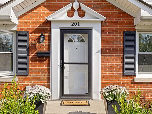 4th image of 201 Vanderbilt Dr