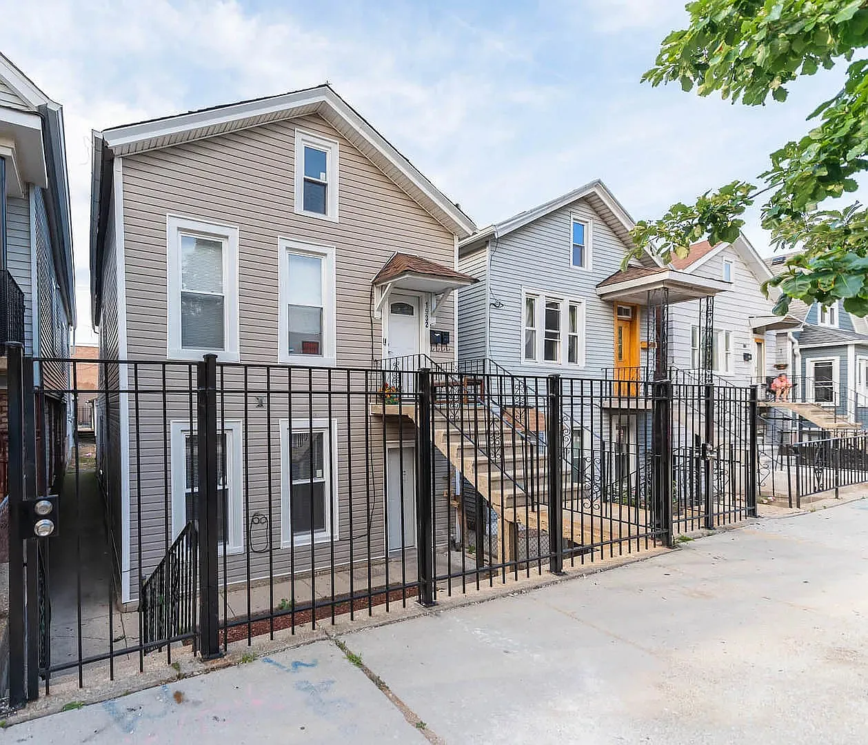 1932 W 22nd Pl — Photo 1