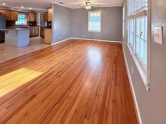 3rd image of 5824 Bishop Dr