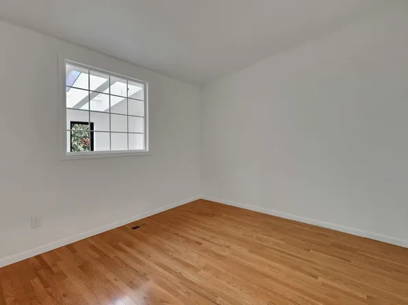 726 Mainsail Lane image 23 of 39