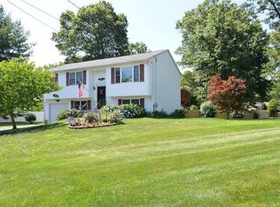 44 Step Cir, Warwick, RI 02889