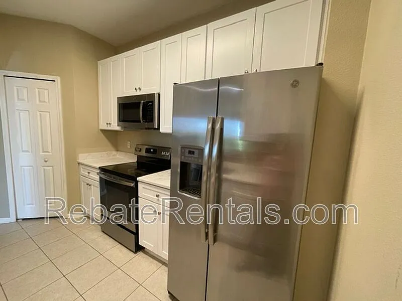 Point Meadows Place — Photo 2