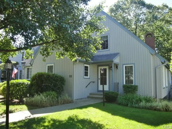 48 Gate Ridge Rd, Fairfield, CT 06825