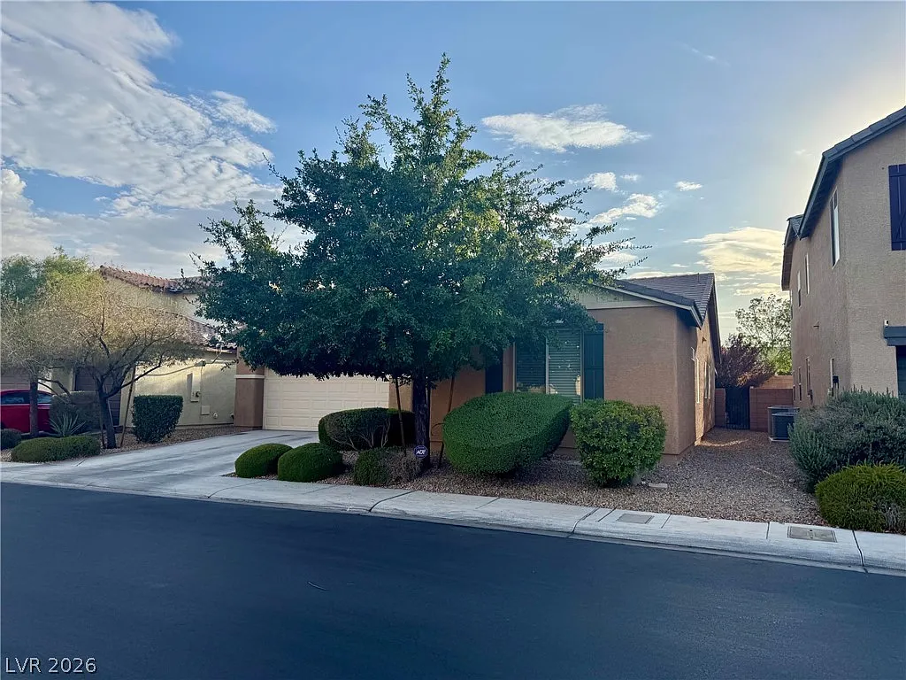 3 bed, 2.0 bath, 1847 sqft, $2,000 — Photo 2