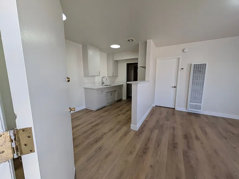 3430 W 63rd St #7 — Photo 6