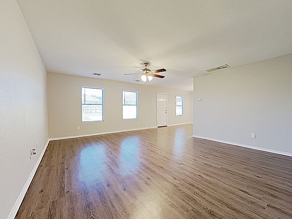5th image of 4552 Waterford Dr