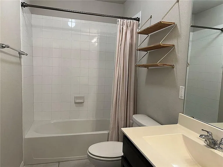 1140 La Conterra Blvd — Photo 22