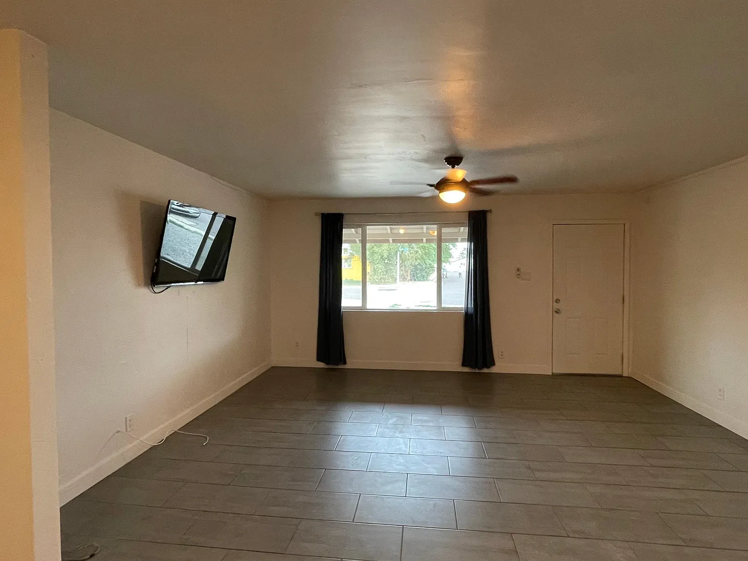 4 bed, 1600 sqft, $2,690 — Photo 3