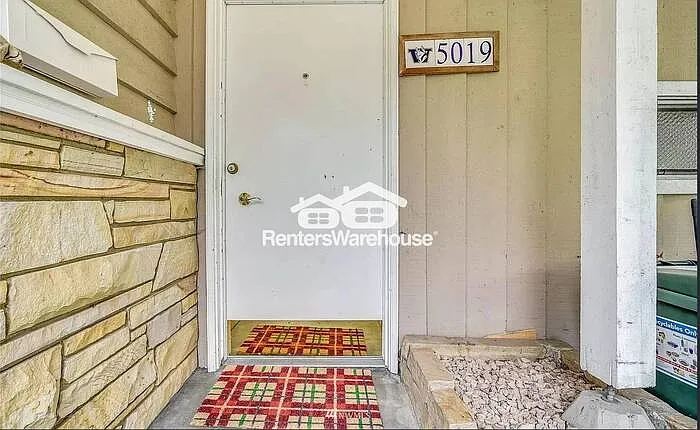 5019 44th Ave NE — Photo 2