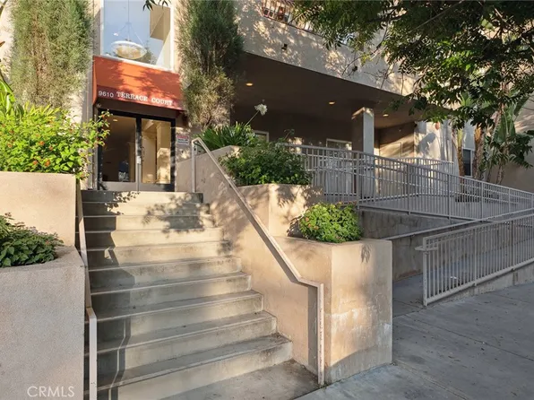 9610 Zelzah Ave APT 105, Northridge, CA 91325