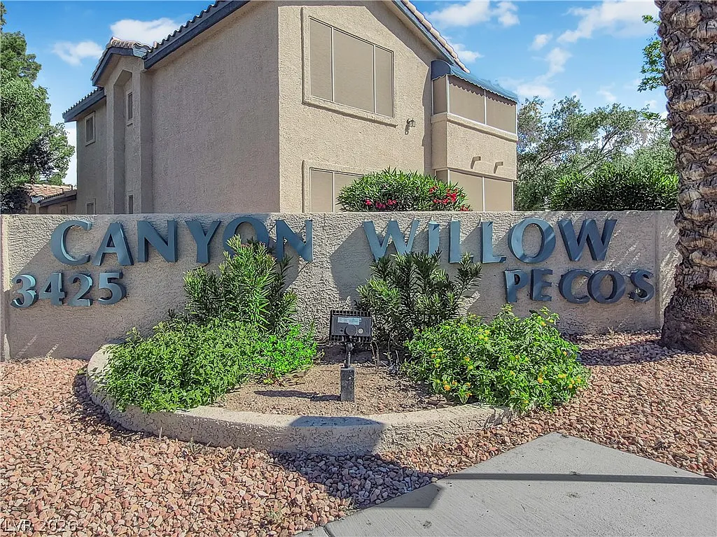 2 bed, 2.0 bath, 1005 sqft, $1,800 — Photo 2