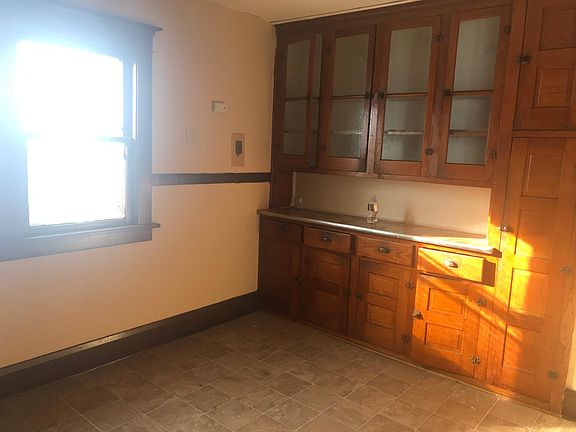 3rd image of 33 Courtland Ave