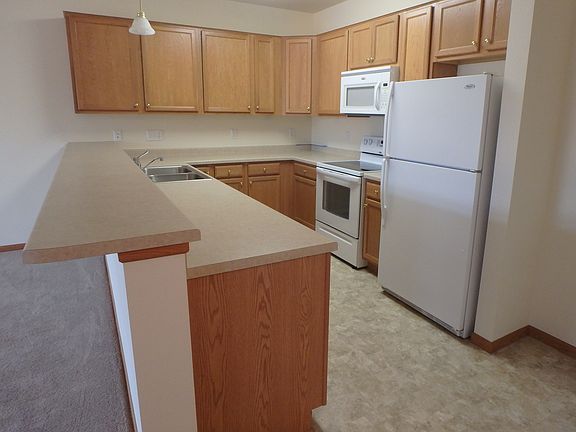 Kitchen w/all appliances
