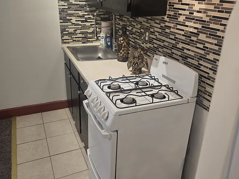 1622 Bainbridge St #3F — Photo 9