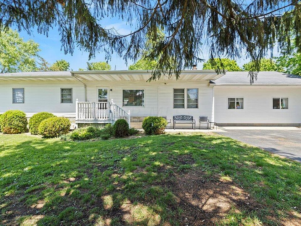 1st image of 16 Windsor Dr
