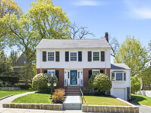 40 Woodard Rd, West Roxbury, MA 02132