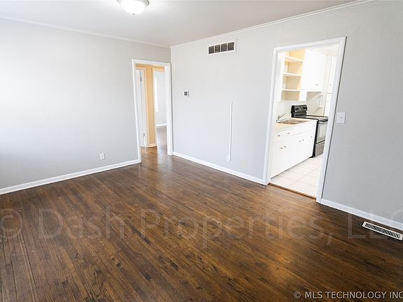 4th image of 3724 S Knoxville Ave