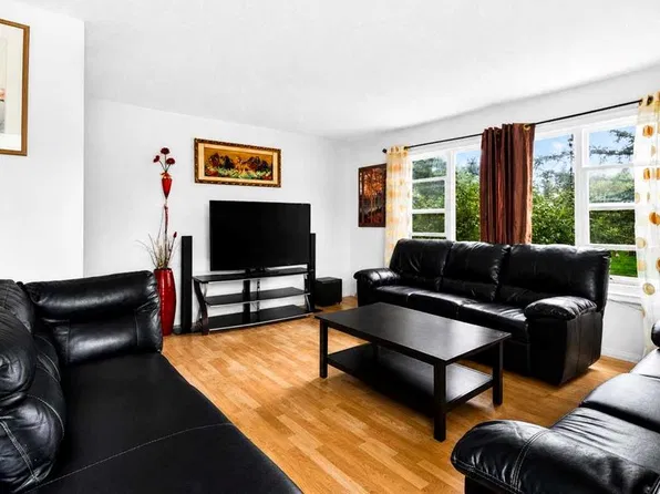 53 S Queen Isabella Close SE, Calgary, AB T2J 3R2