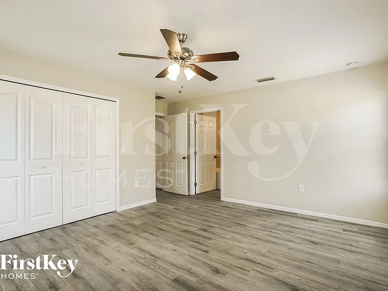 3506 NE 18th Pl — Photo 8