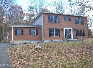 2310 Cramer Ct, Bushkill, PA 18324