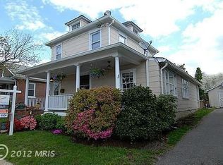 2235 N Dinwiddie St, Arlington, VA 22207