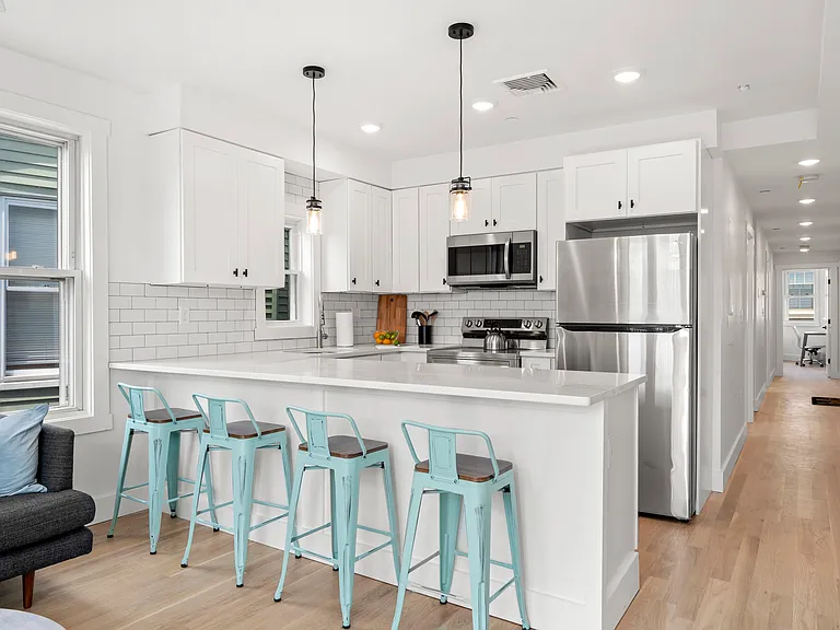 349 W 4th St #3 — Photo 9