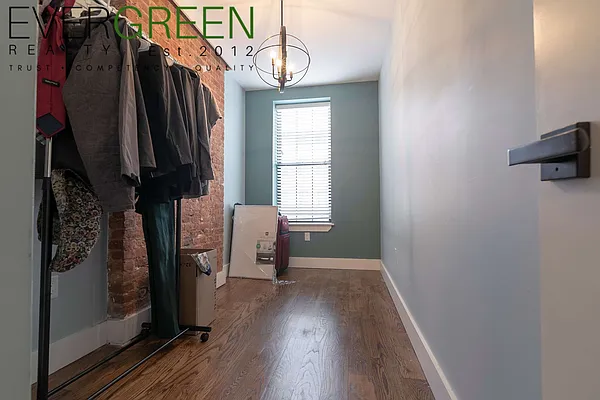 Rented by Evergreen Apartments BK | media 18