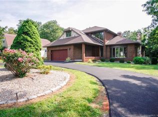 174 Clovercrest Rd, Wethersfield, CT 06109