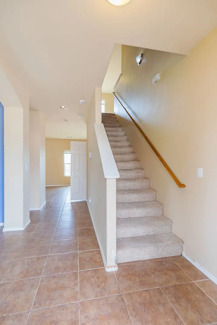 Beautiful Two Story House — Photo 3