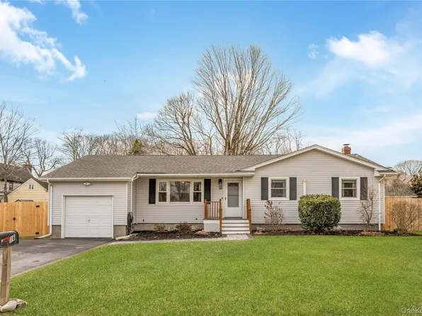16 Hawkins Ave, Center Moriches, NY 11934