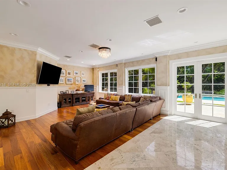 6905 SW 75th Ave — Photo 13