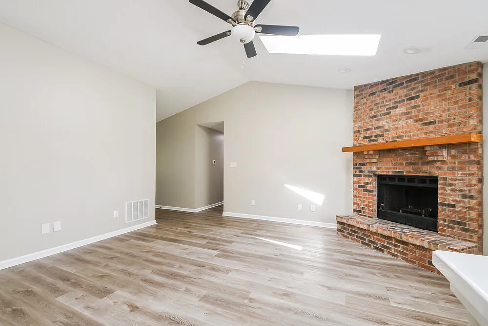 3 bed, 2.0 bath, 1409 sqft, $2,175 — Photo 4