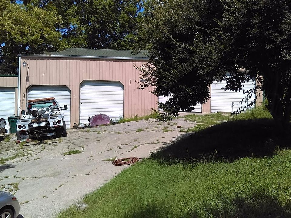 2nd image of 4432 Intersection St
