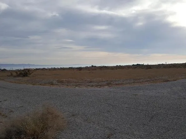 1133 Sea Wind Ave, Thermal, CA 92274