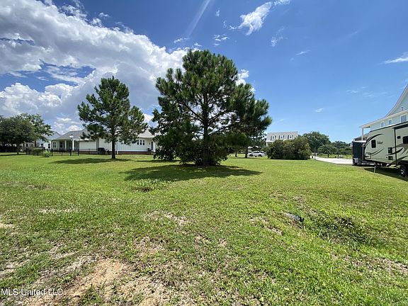 3rd image of 121 Sea Oaks Blvd